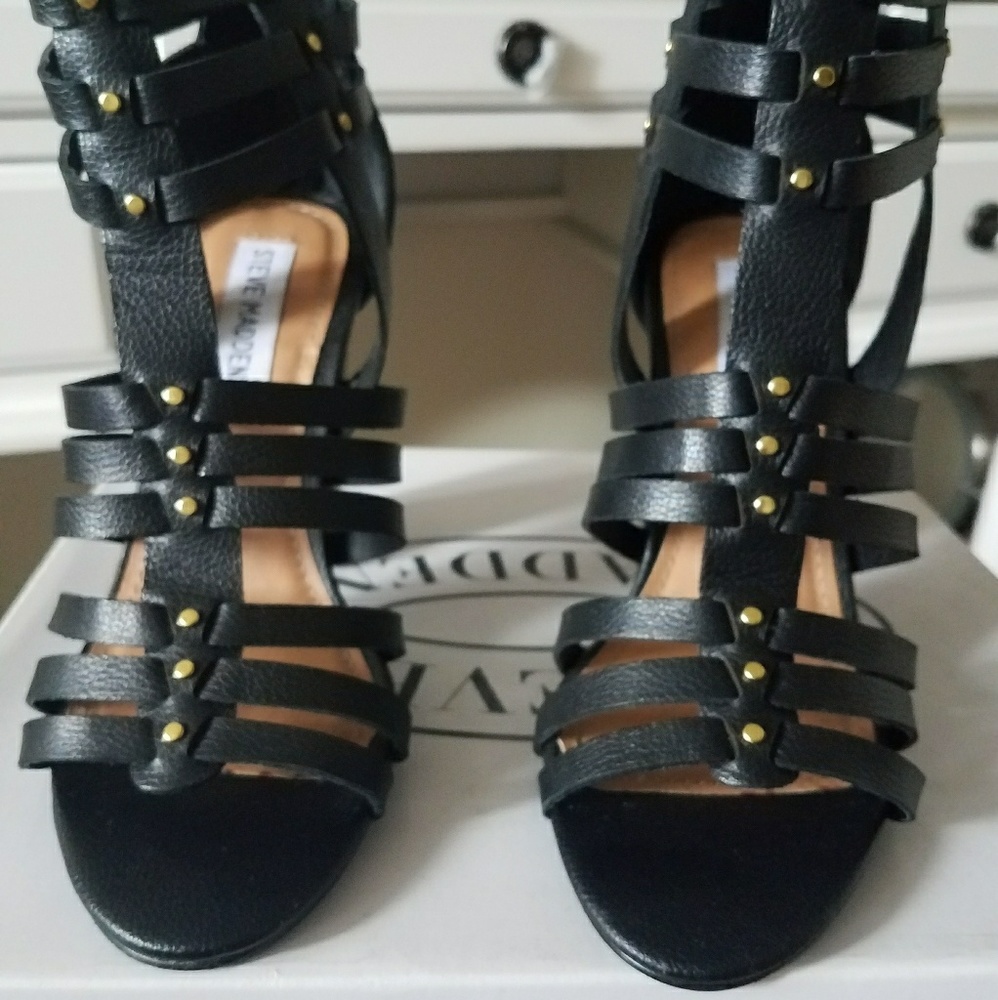 Sandals - Picture 2 of 5